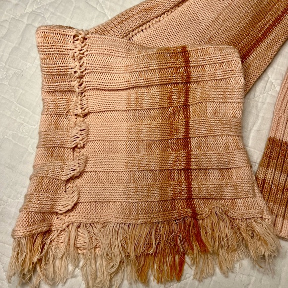 Free People Boho Turtleneck. Cropped waist length. Fringe on sleeves. Size M. - Picture 2 of 6